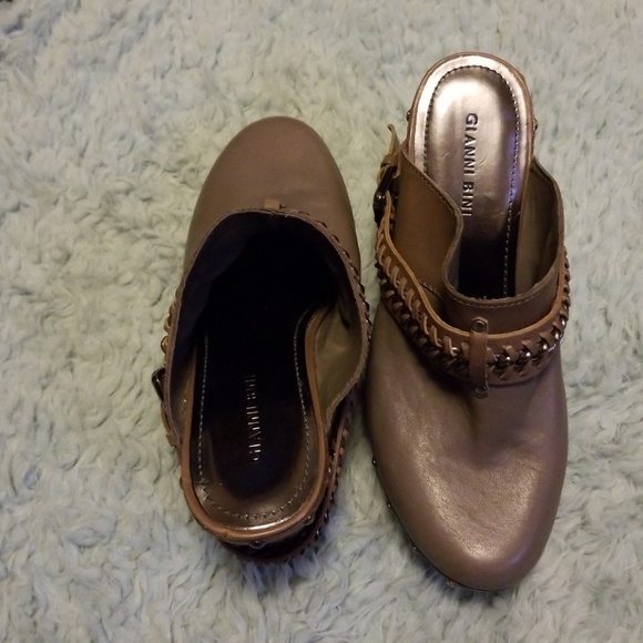 Clogs - Picture 3 of 5